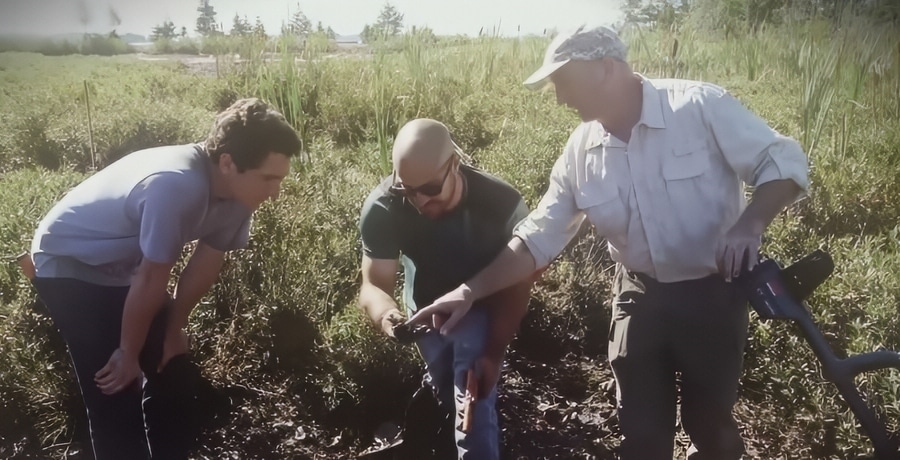 Gary Drayton at Work - Curse of Oak Island - History Channel - YouTube