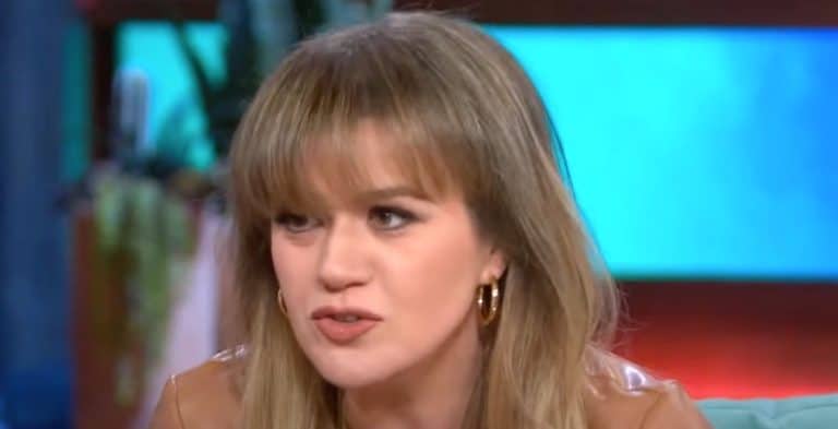 Kelly Clarkson Breaks Down Mid Bon Jovi Tune, Why?