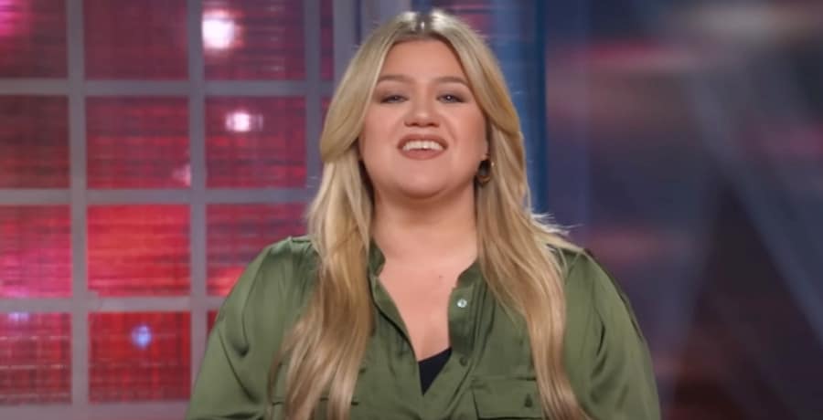 Kelly Clarkson/Credit: YouTube