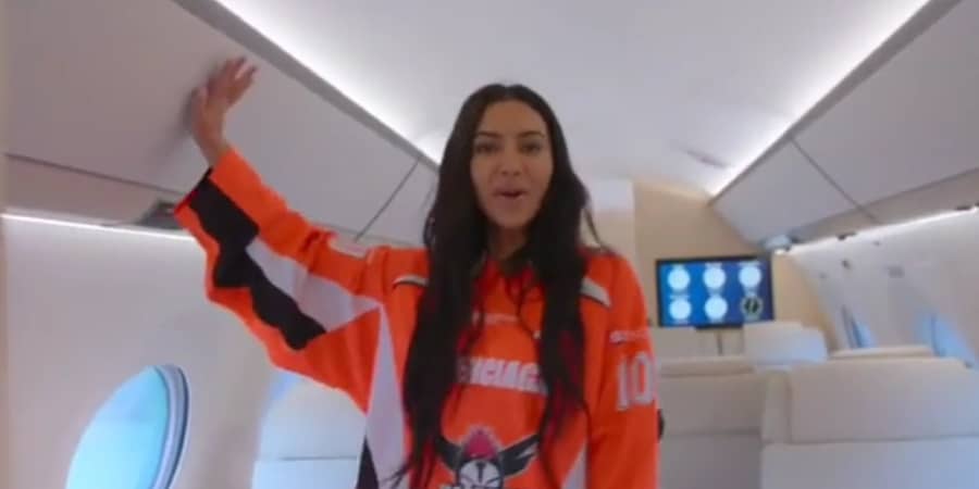 Kim Kardashian's private jet. - YouTube