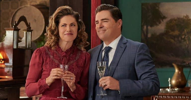 WCTH Photo: Pascale Hutton, Kavan Smith Credit: ©2024 Hallmark Media/Photographer: Kailey Schwerman