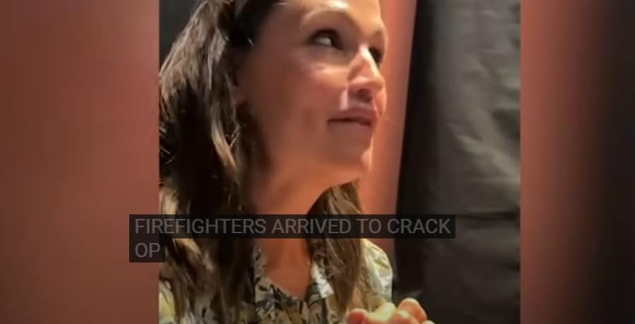 Jennifer Garner Stuck In Elevator - Via ABC7 - YouTube