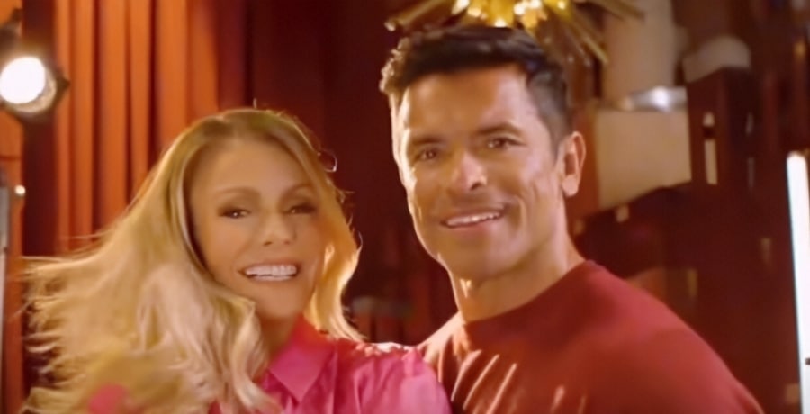 Kelly Ripa - Mark Consuelos - Live with Kelly and Mark - YouTube