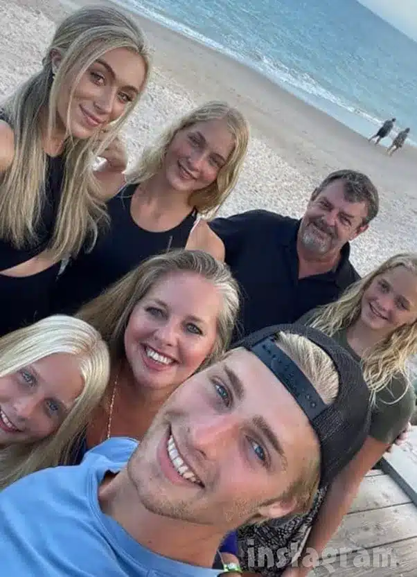 Veronica Peters joins the family and Ken Palmer at the beach. - Instagram