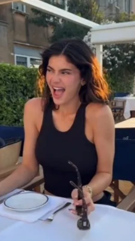 Critics think Kylie Jenner is struggling to use her face muscles. - TikTok