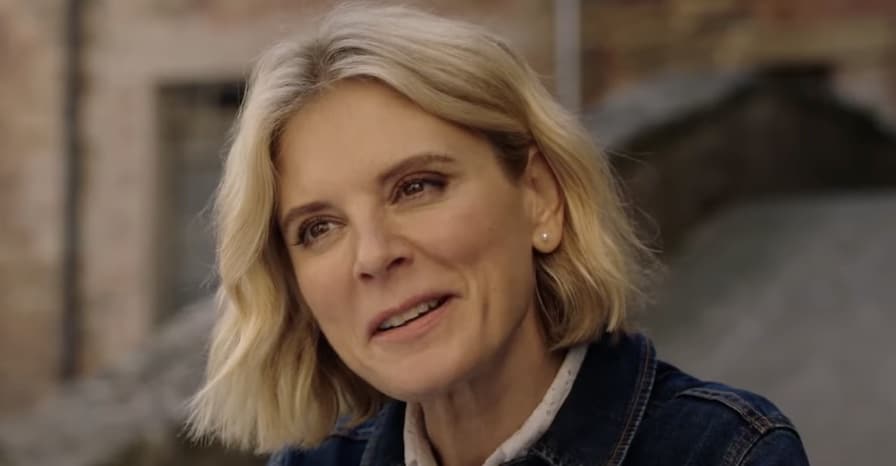 Emilia Fox Signora Volpe Acorn TV - YouTube