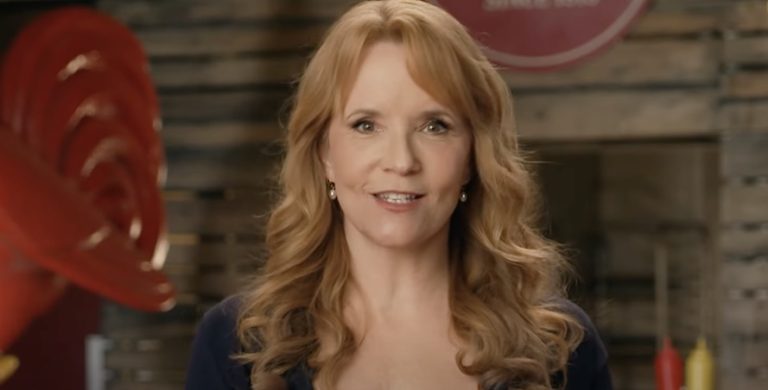 Hallmark Lea Thompson - YouTube