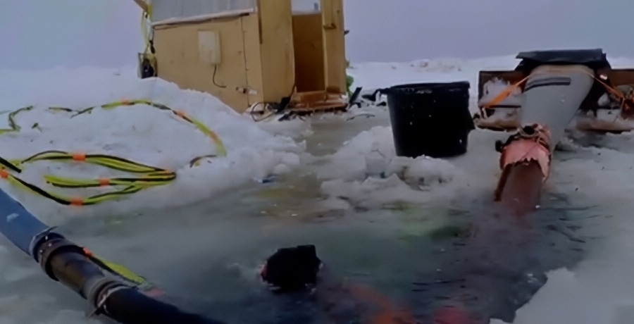 Chilly Scene From Bering Sea Gold Season 18 Teaser - Discovery - YouTube