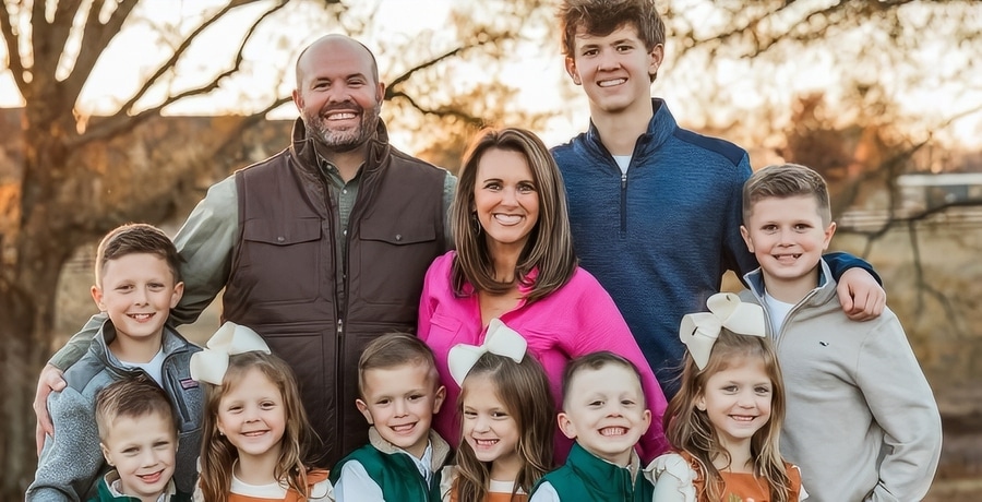 Courtney Waldrop and her large family - Instagram