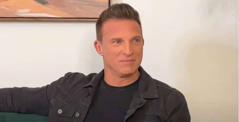 Steve Burton speaking with Wally Kurth