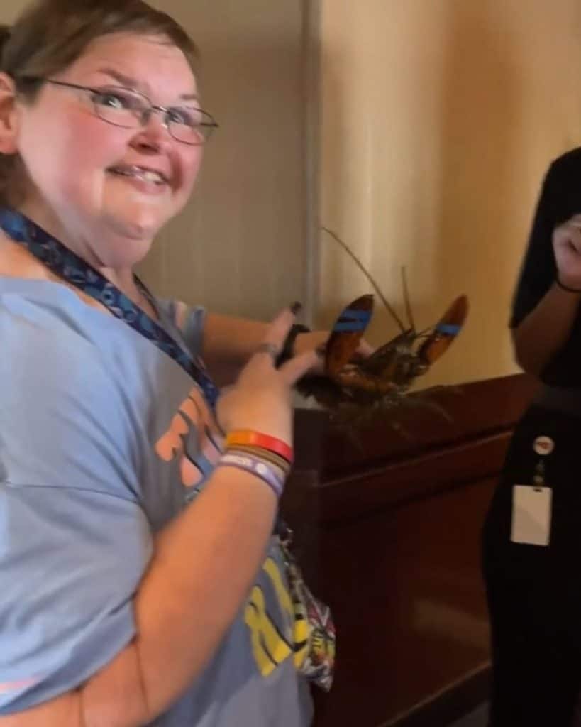 Tammy Slaton posing for a photo with lobster