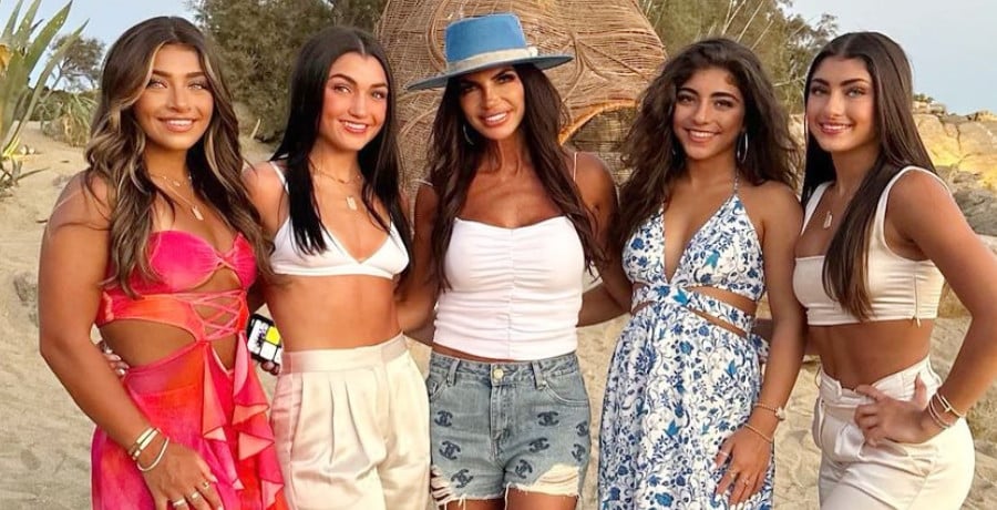 Teresa Giudice and daughters/Credit: YouTube