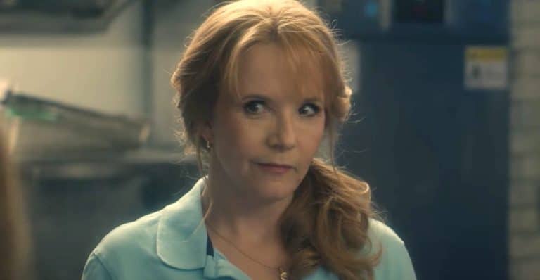 Chicken Sisters, Hallmark, Lea Thompson - YouTube