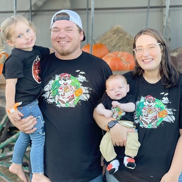 Josh Efird, Lauryn Efird, and their two children from Instagram