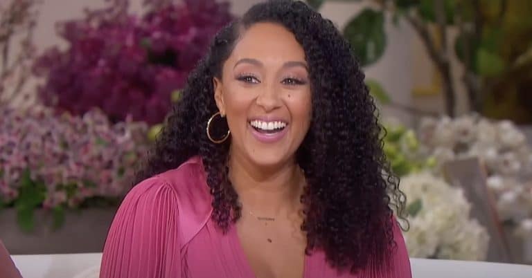 Tamera Mowry Housley - Hallmark- YouTube