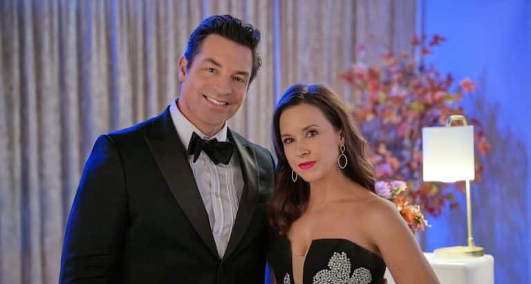 Photo: Brennan Elliott, Lacey Chabert Credit: ©2024 Hallmark Media/Photographer: Craig Minielly