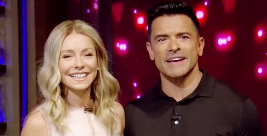 Kelly Ripa & Mark Consuelos - YouTube