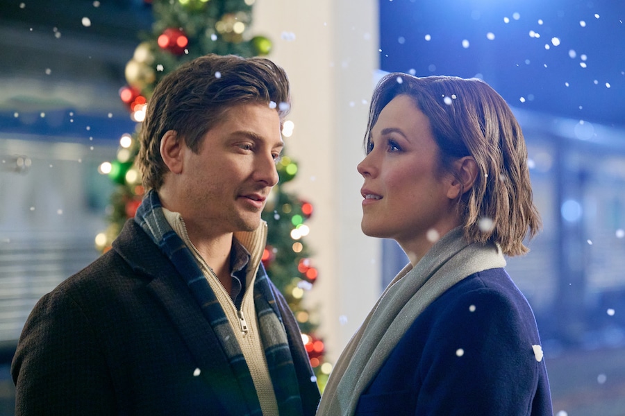 Photo: Daniel Lissing, Erin KrakowCredit: ©2024 Hallmark Media/Photographer: Craig Minielly