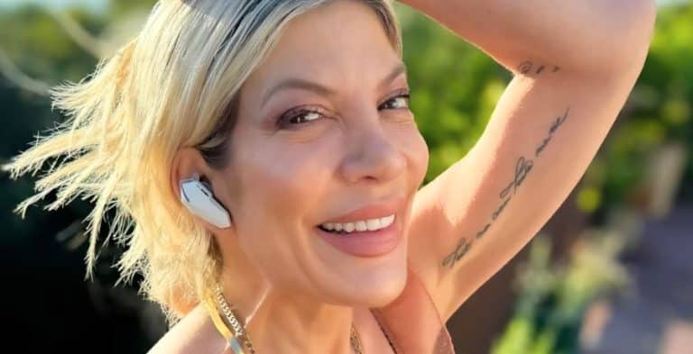 Tori Spelling smiling for selfie