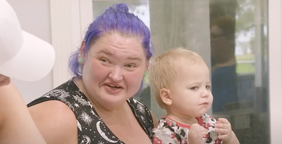 Amy Slaton and her son from 1000-Lb Sisters, TLC, sourced from YouTube