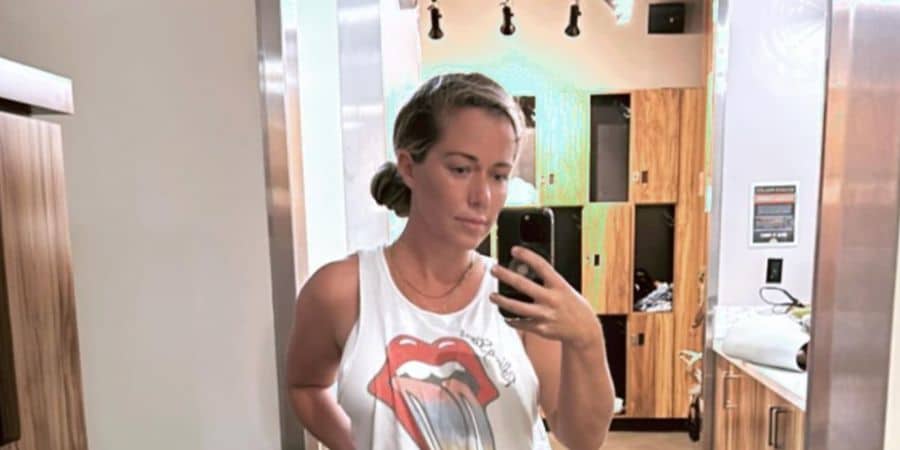 kendra wilkinson selfie