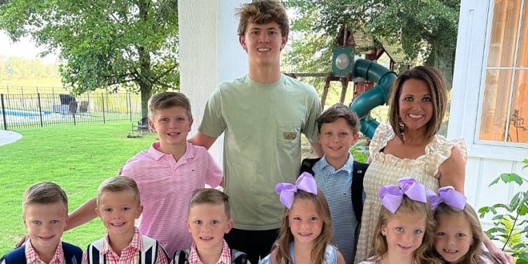 Courtney Waldrop - Sweet Home Sextuplets - Instagram