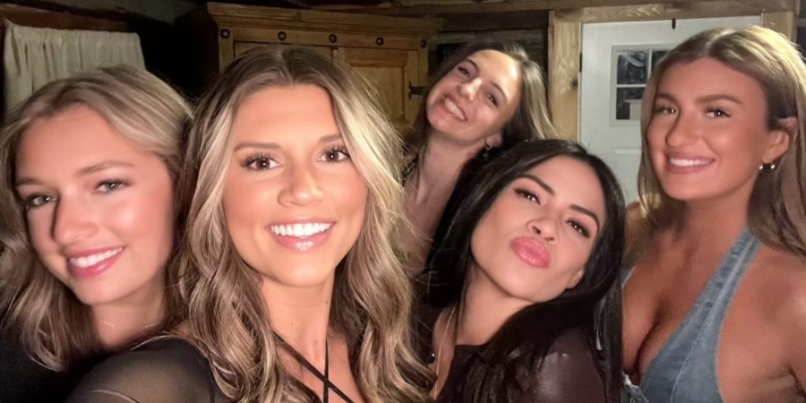 Grace Girard, Megan Lay, Sydney Errera, Melody Fernandez, Kait Smith- Farmer Wants A Wife - Instagram