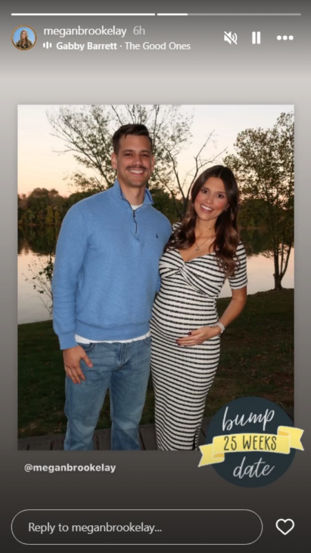 They are showing off 25 weeks of pregnancy. - Farmer Wants A Wife - Instagram