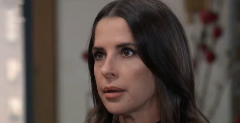 'GH' star Kelly Monaco/Credit: YouTube