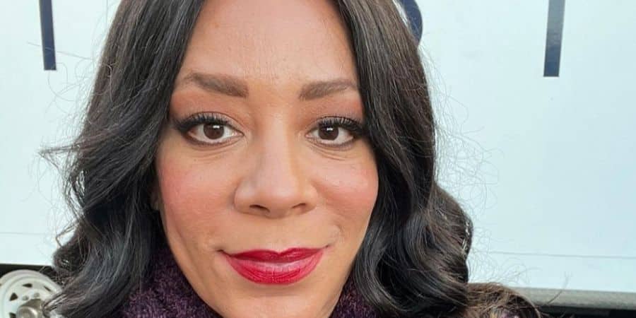 Selenis Leyva selfie