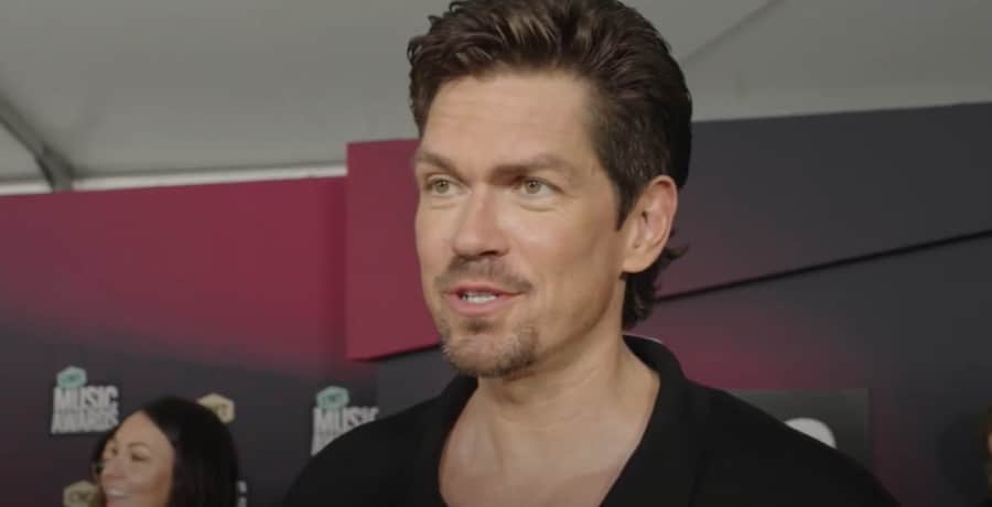 Steve Howey - YouTube