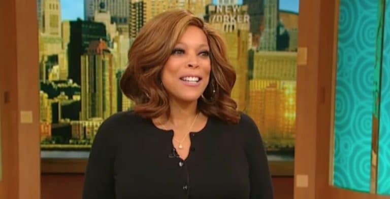 Wendy Williams greeting studio audience