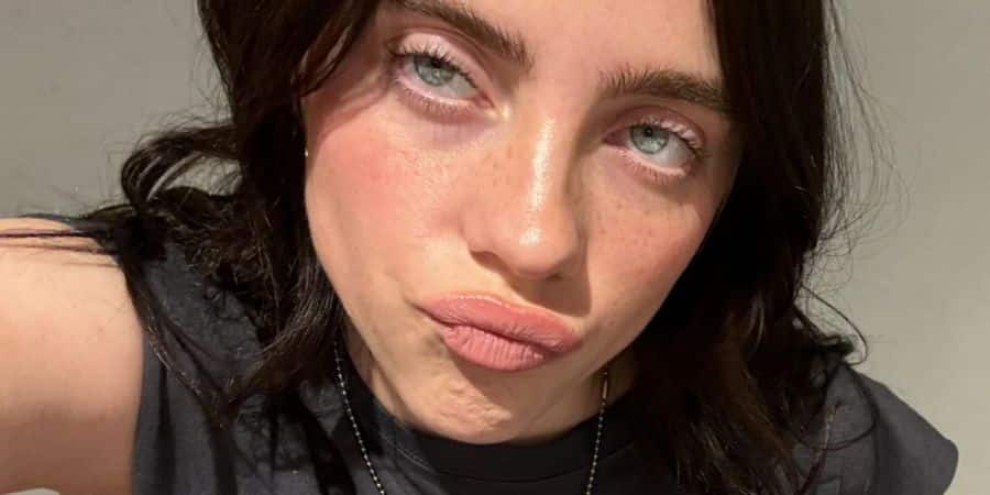 billie eilish selfie