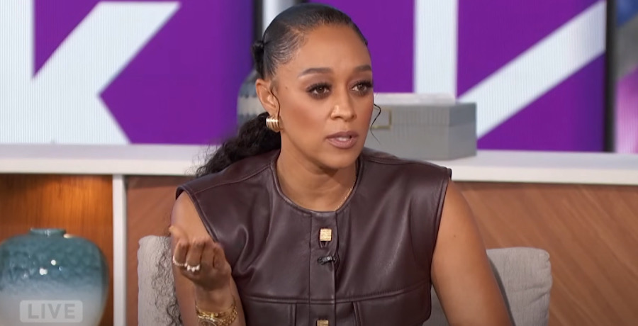 Tia Mowry-YouTube