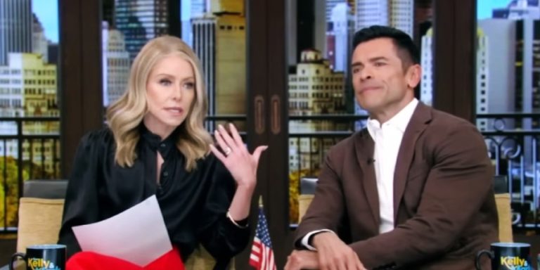 Kelly Ripa and Mark Consuelos - Live