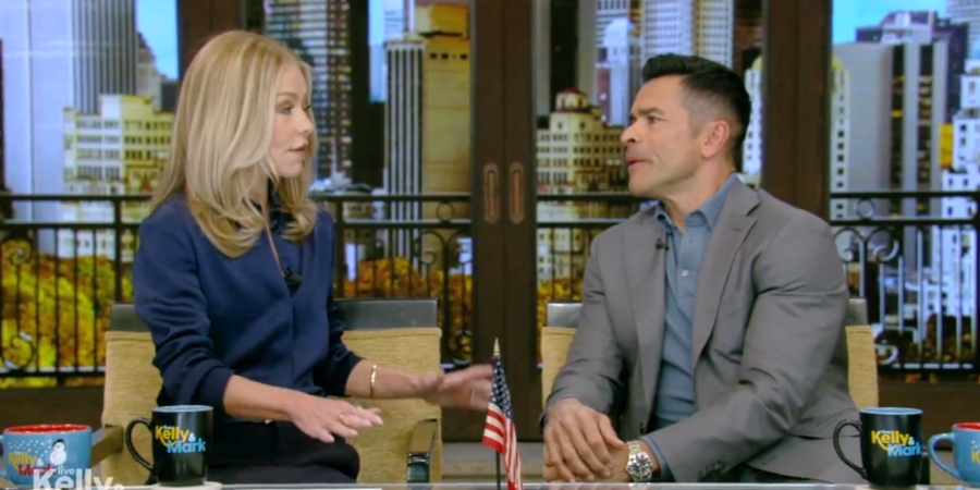 Kelly Ripa was turning her neck extra carefully. - Live