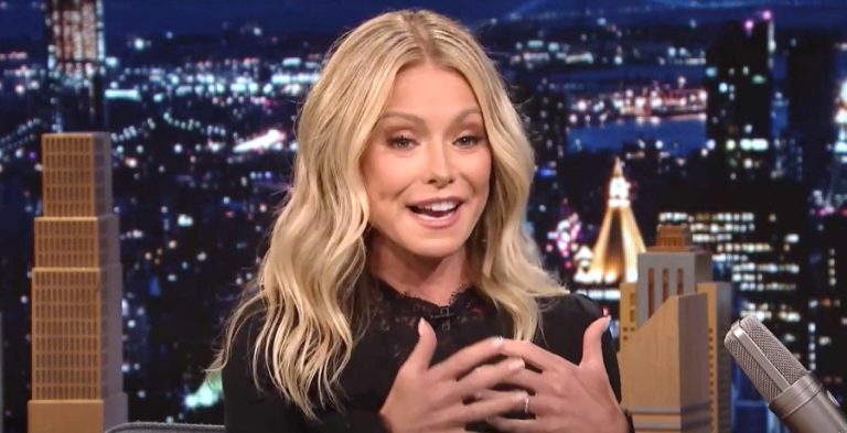 Live: Kelly Ripa