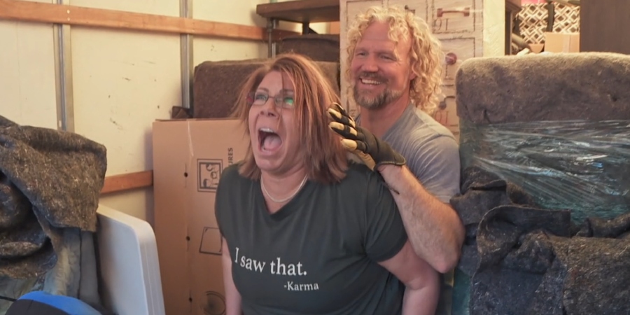 Meri Brown backs into Kody Brown on the moving truck. - Sister Wives