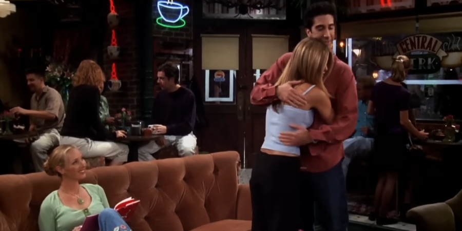 On Redditor recognizes a surprise 'Friends' reunion with Phoebe, Rachel, and Ross. - Friends - YouTube