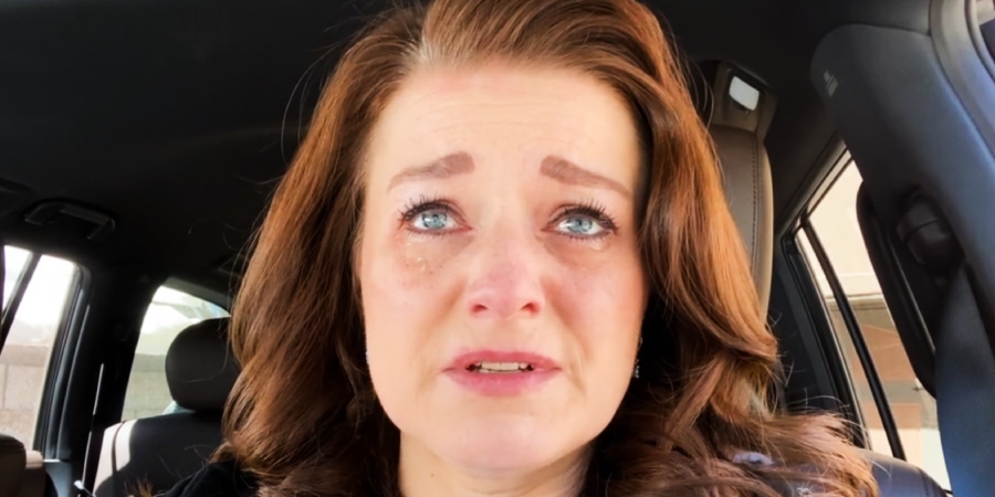 Robyn Brown cried in the car on camera after telling Meri goodbye. - Sister Wives