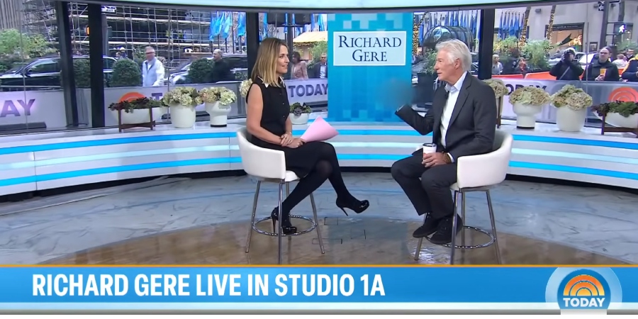 Richard Gere flips off Savannah Guthrie - Today