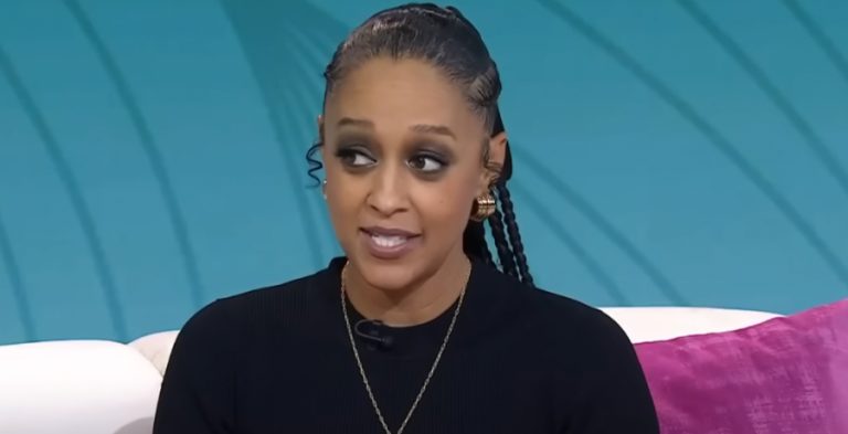 Tia Mowry - YouTube