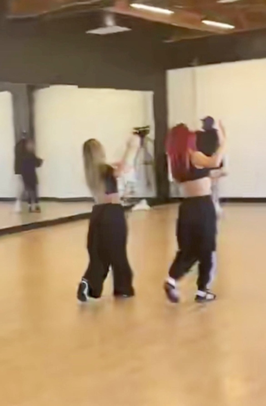 Screenshot of Rylee Arnold and possibly Sharna Burgess from dwtsfannnnn2727 on Reddit