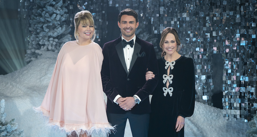 Photo: Melissa Peterman, Jonathan Bennett, Nikki DeLoach Credit: ©2024 Hallmark Media/Photographer: Kim Nunneley