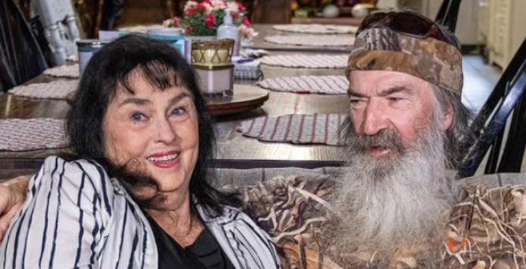 Miss Kay & Phil Robertson - YouTube