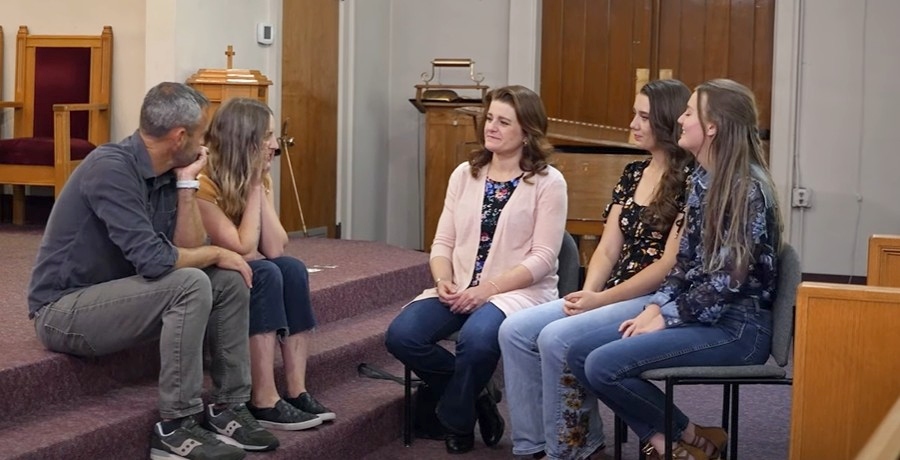 Robyn Brown, Breanna Brown, Aurora Brown, and the pastors from Sister Wives, TLC, sourced from YouTube