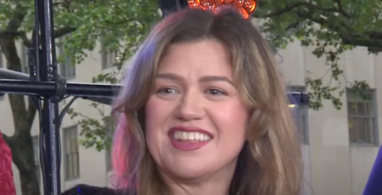 Kelly Clarkson - YouTube