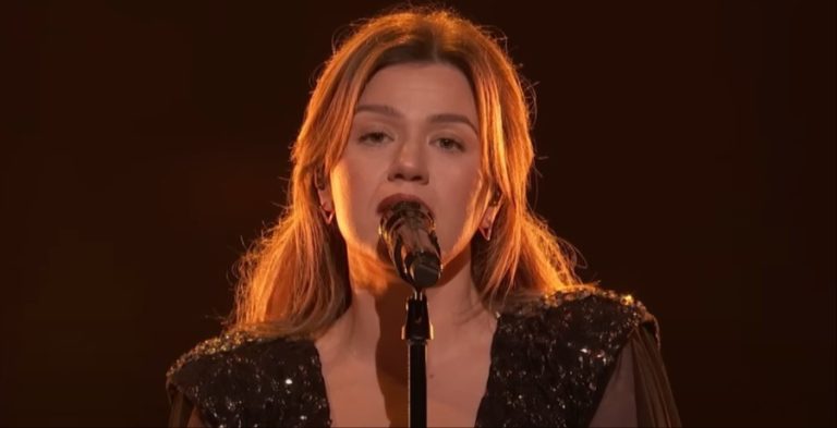 Kelly Clarkson-YouTube