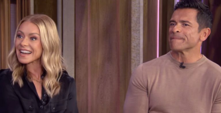 'Live' Kelly Ripa and Mark Consuelos/Credit: YouTube