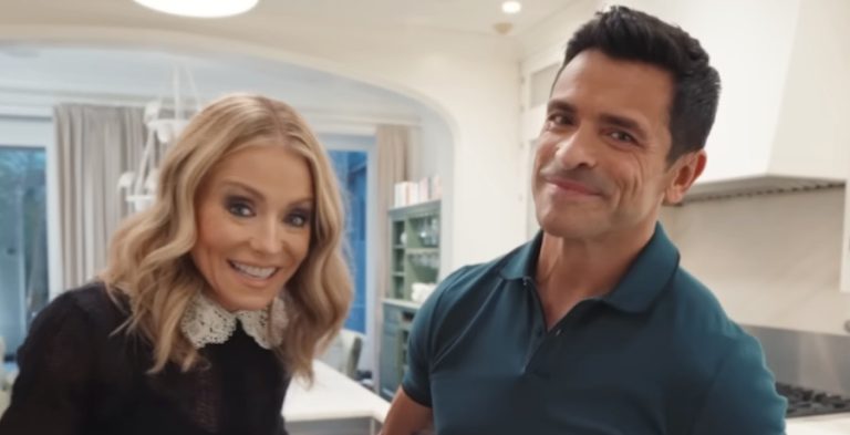 'Live' Kelly Ripa and Mark Consuelos/Credit: YouTube